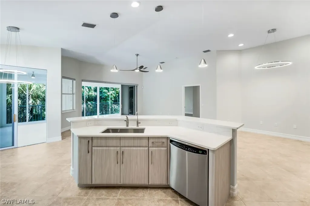 2040 Tarpon Bay Drive N Naples FL 34119