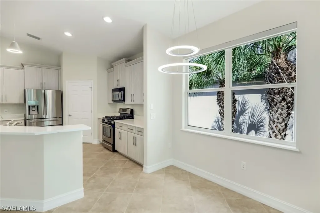 2040 Tarpon Bay Drive N Naples FL 34119