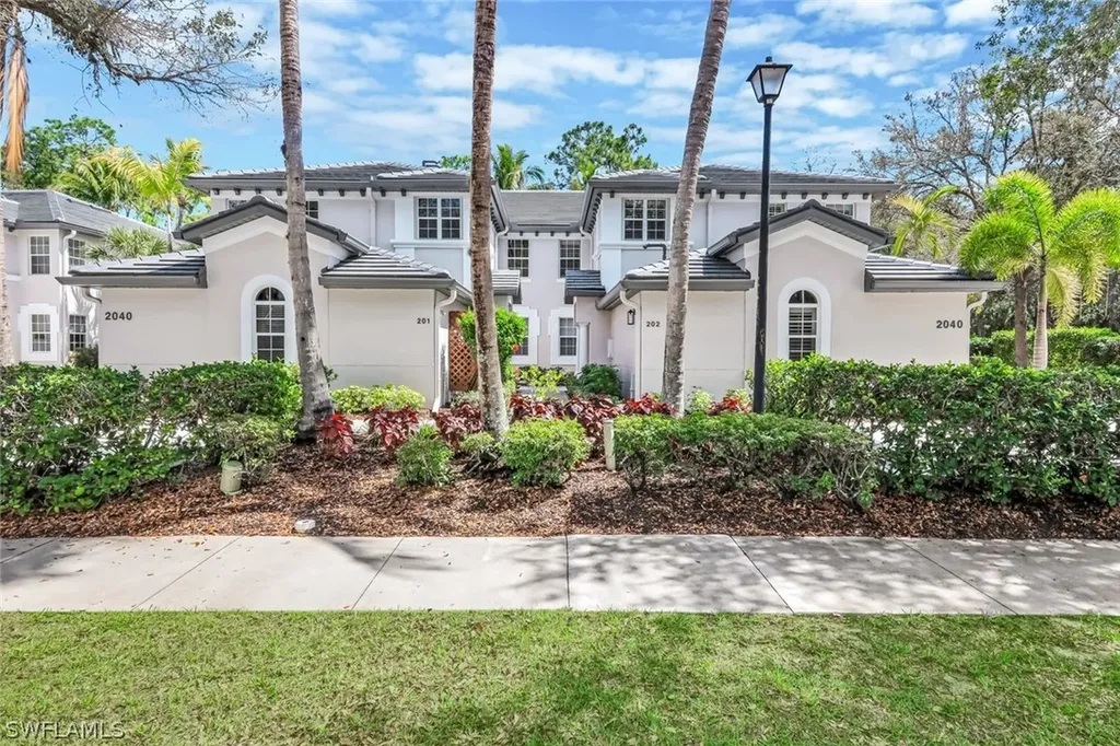 2040 Tarpon Bay Drive N Naples FL 34119