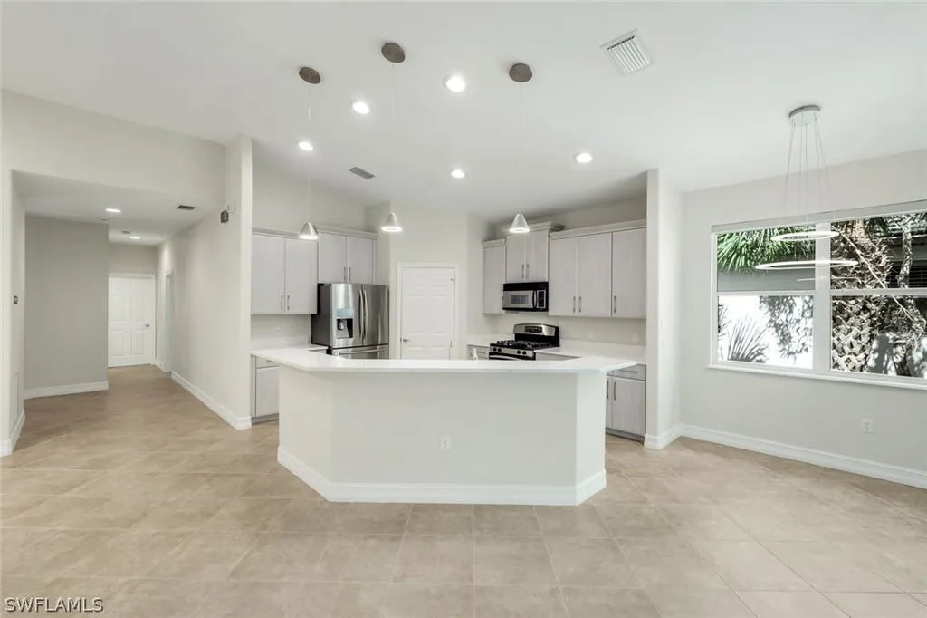2040 Tarpon Bay Drive N Naples FL 34119