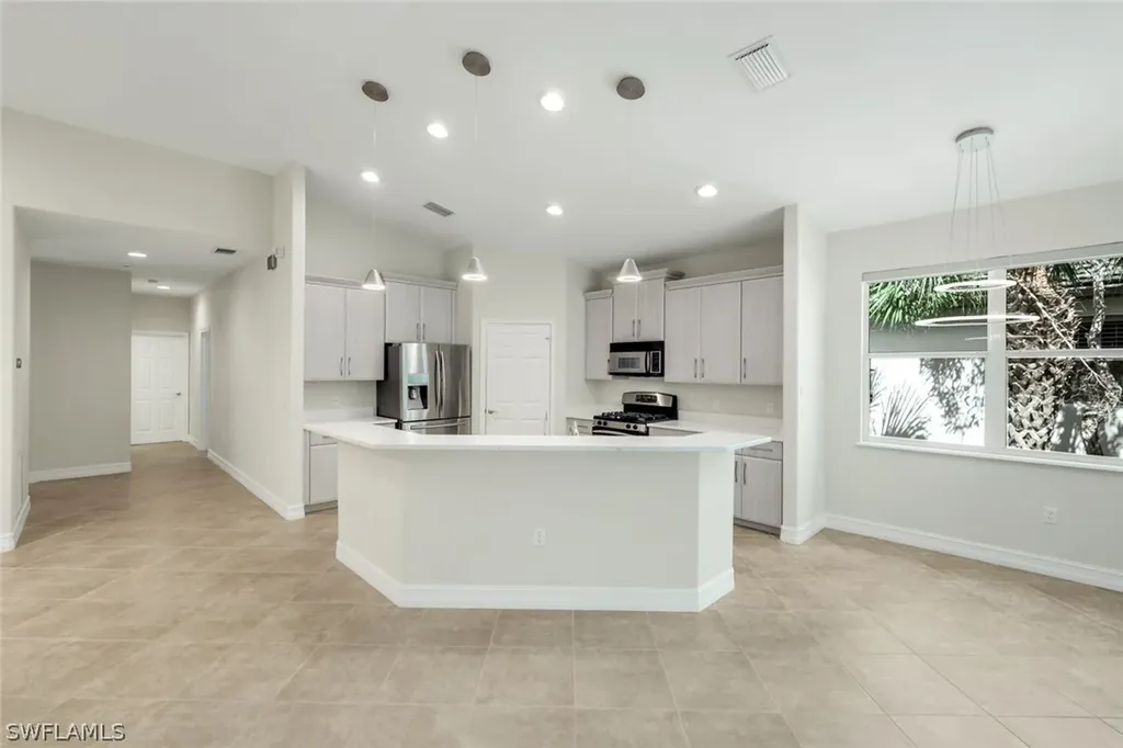 2040 Tarpon Bay Drive N Naples FL 34119