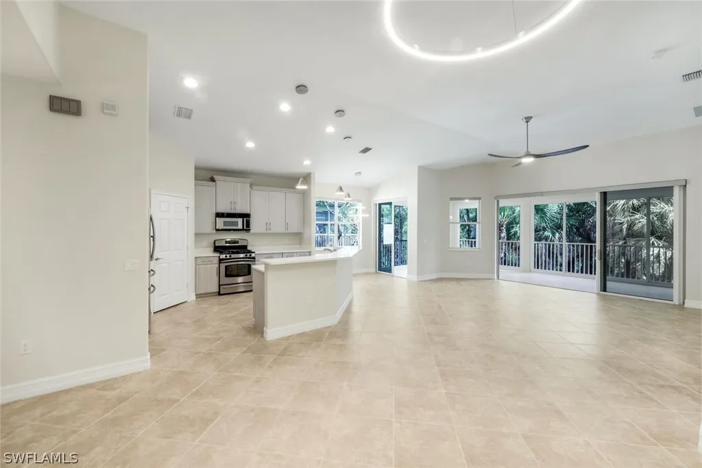 2040 Tarpon Bay Drive N Naples FL 34119