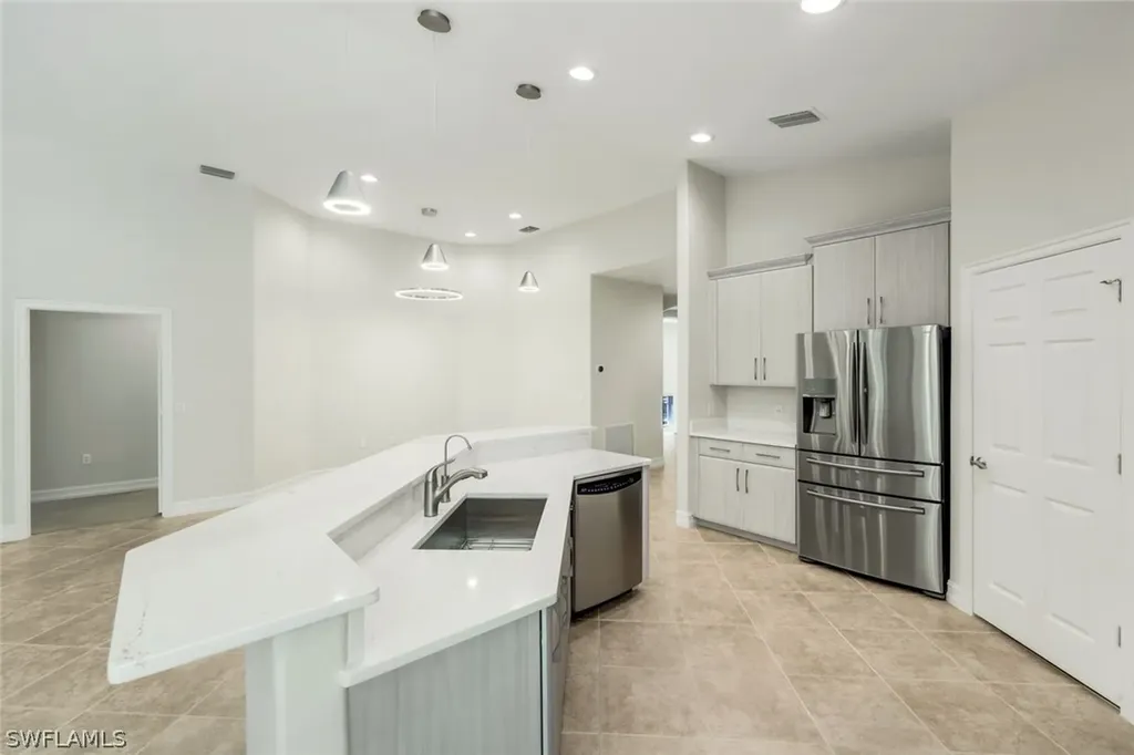 2040 Tarpon Bay Drive N Naples FL 34119