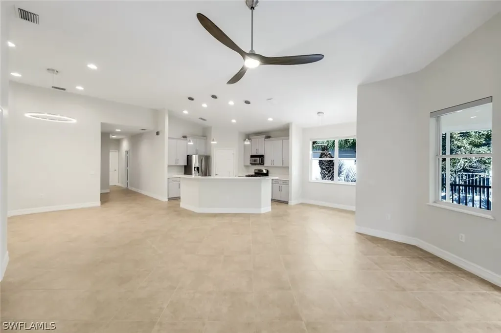 2040 Tarpon Bay Drive N Naples FL 34119