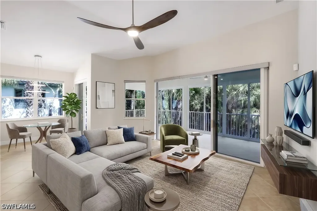 2040 Tarpon Bay Drive N Naples FL 34119