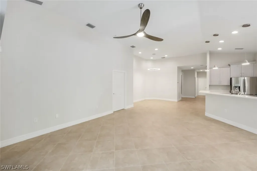 2040 Tarpon Bay Drive N Naples FL 34119