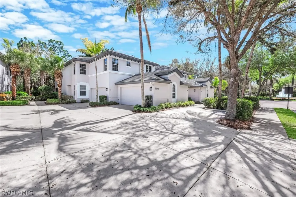 2040 Tarpon Bay Drive N Naples FL 34119