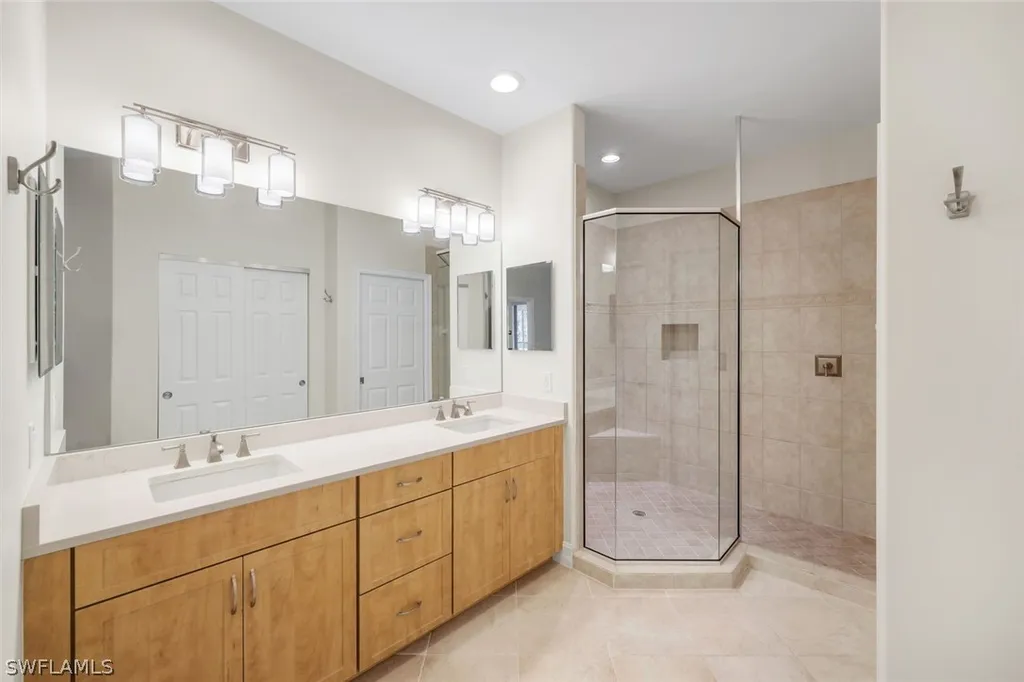 2040 Tarpon Bay Drive N Naples FL 34119