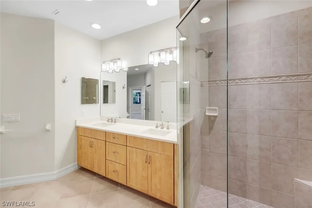 2040 Tarpon Bay Drive N Naples FL 34119
