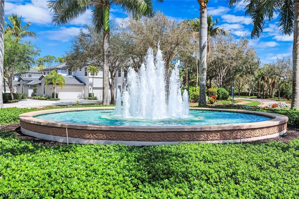 2040 Tarpon Bay Drive N Naples FL 34119