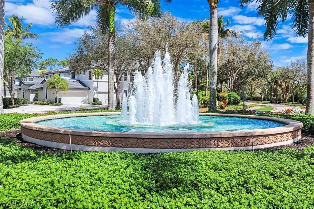 2040 Tarpon Bay Drive N Naples FL 34119