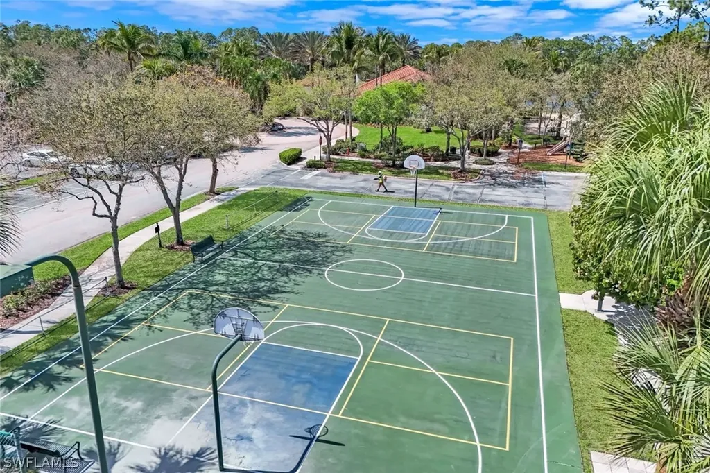 2040 Tarpon Bay Drive N Naples FL 34119