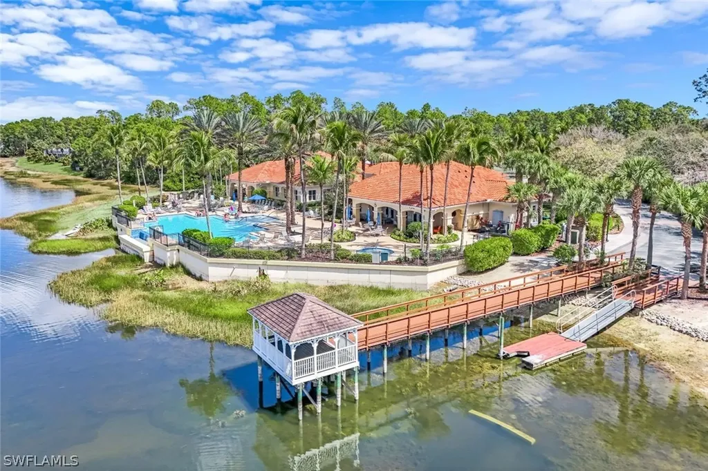 2040 Tarpon Bay Drive N Naples FL 34119