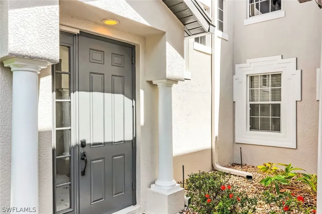 2040 Tarpon Bay Drive N Naples FL 34119