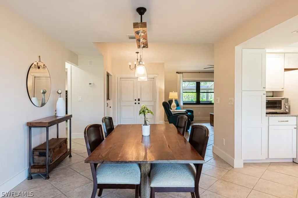 187 Round Key Circle Naples FL 34112