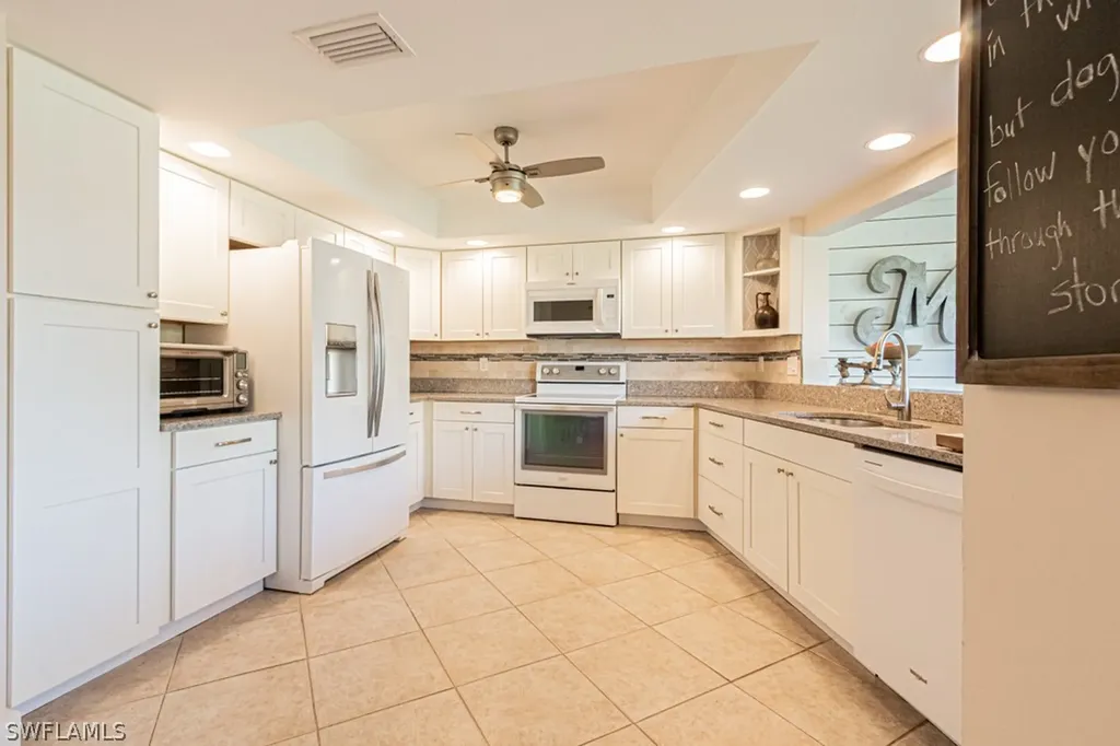 187 Round Key Circle Naples FL 34112