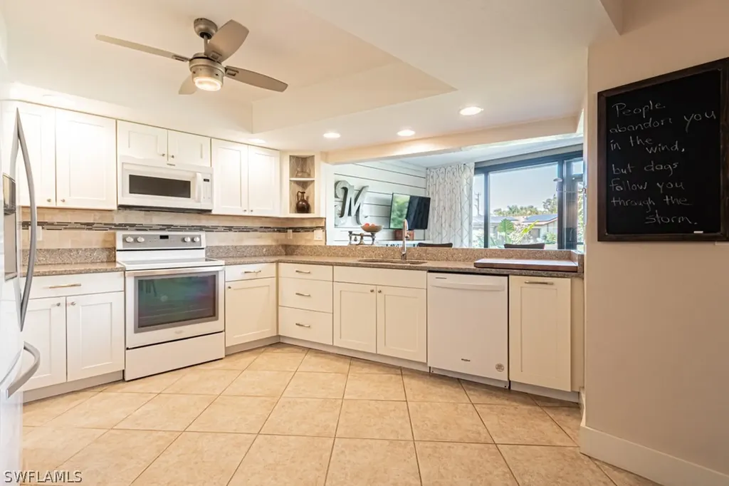 187 Round Key Circle Naples FL 34112