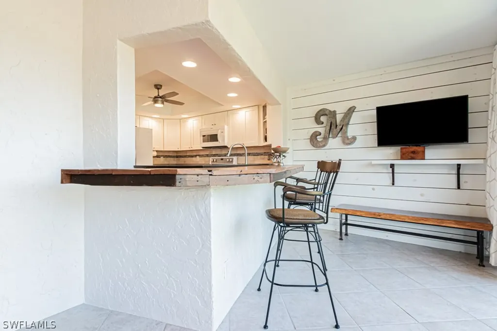 187 Round Key Circle Naples FL 34112