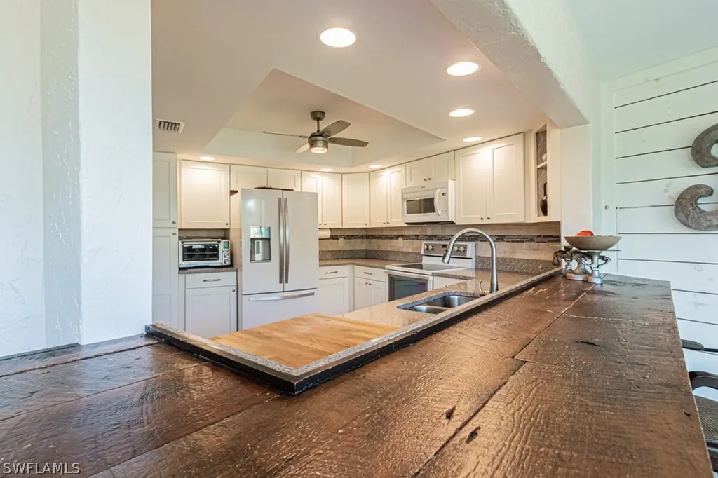 187 Round Key Circle Naples FL 34112