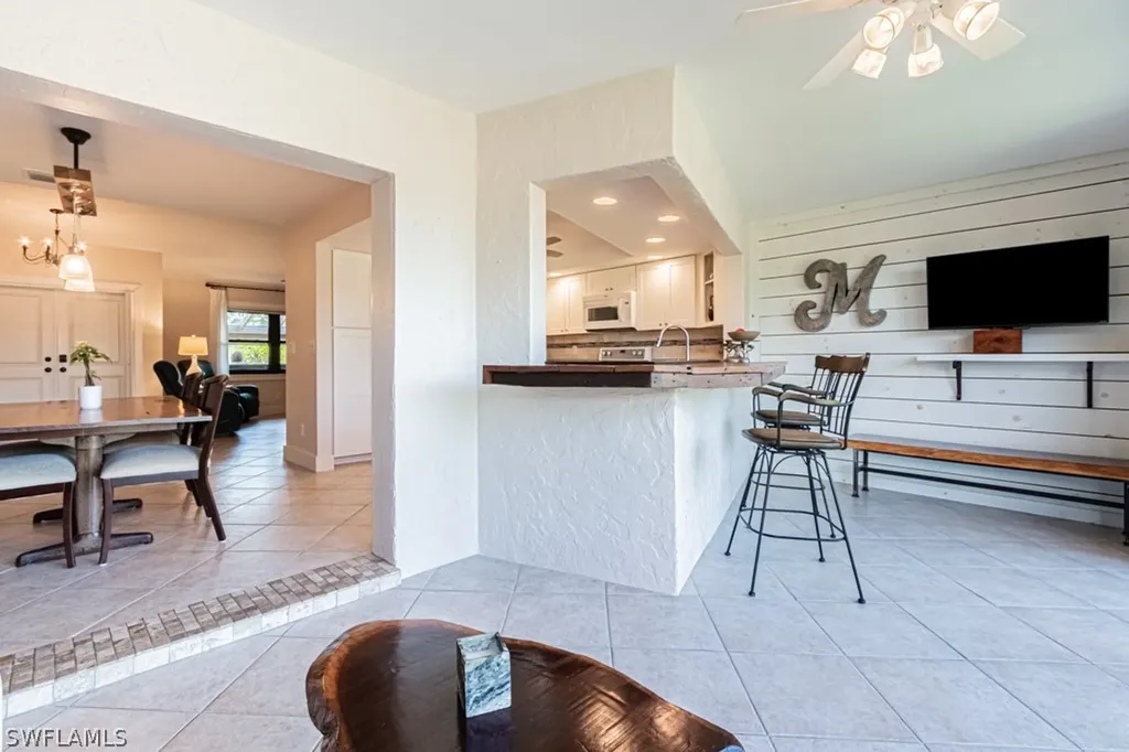 187 Round Key Circle Naples FL 34112