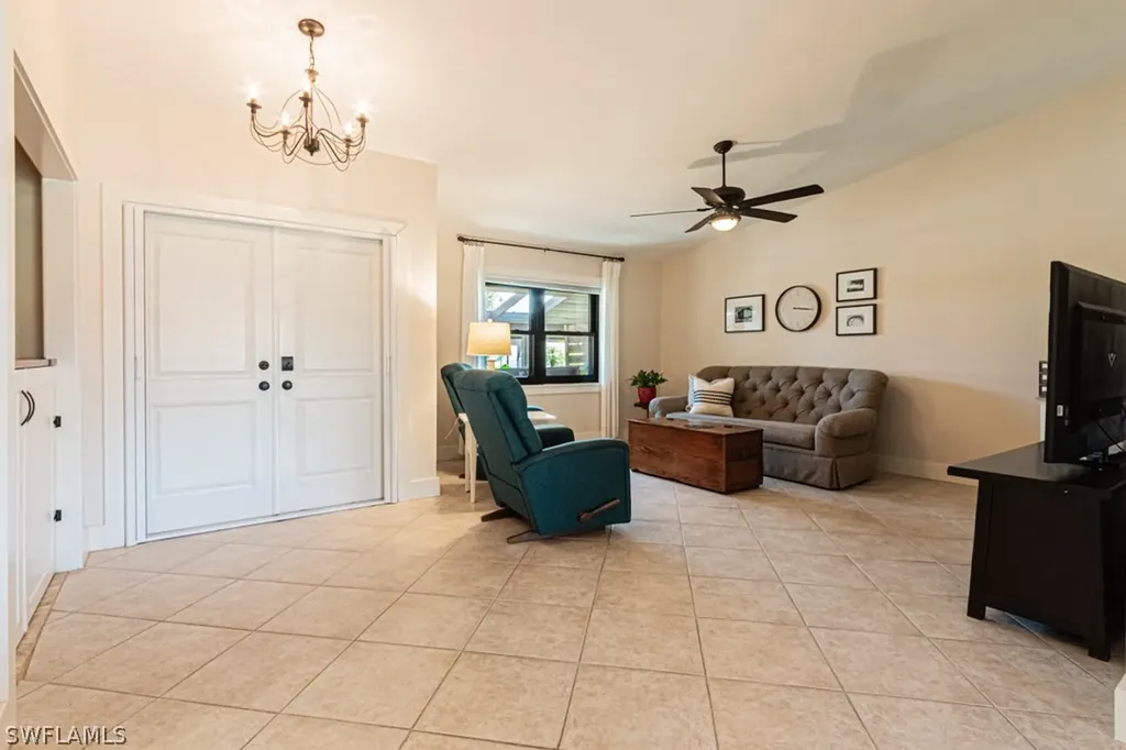 187 Round Key Circle Naples FL 34112