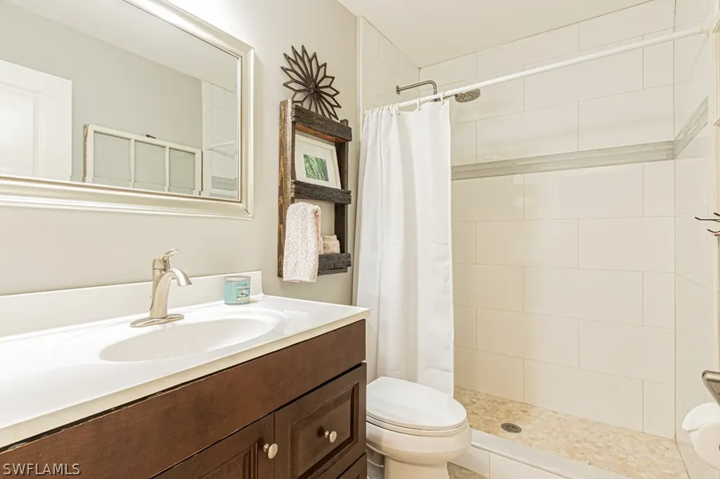 187 Round Key Circle Naples FL 34112