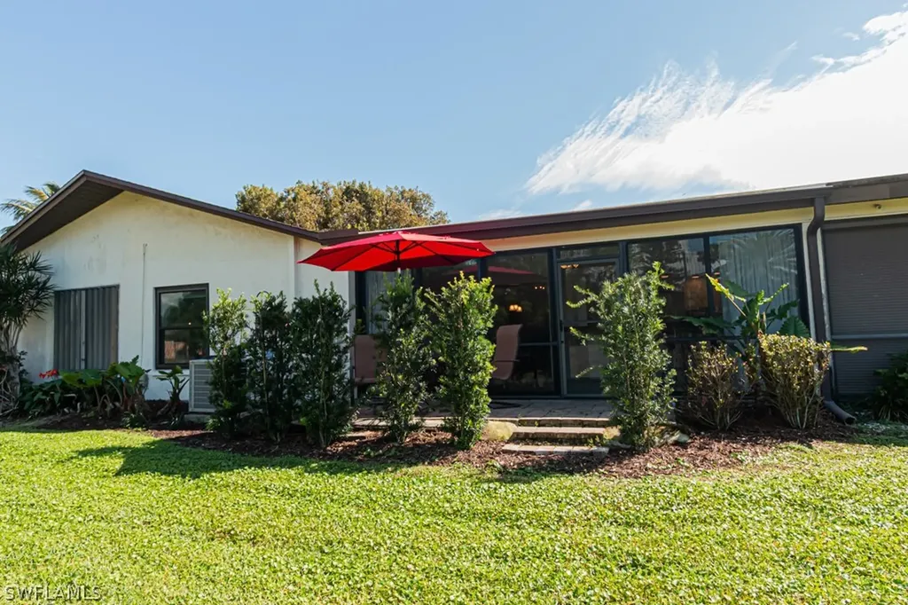 187 Round Key Circle Naples FL 34112