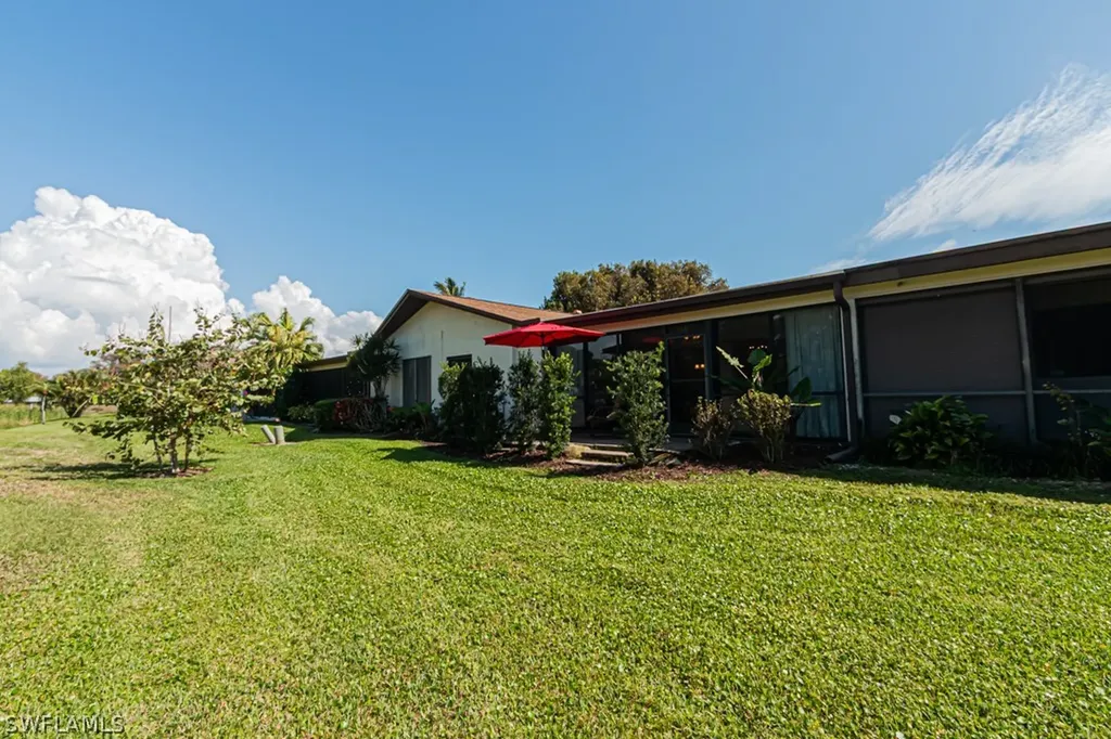187 Round Key Circle Naples FL 34112