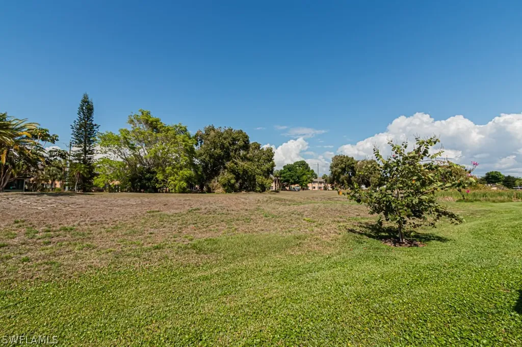 187 Round Key Circle Naples FL 34112