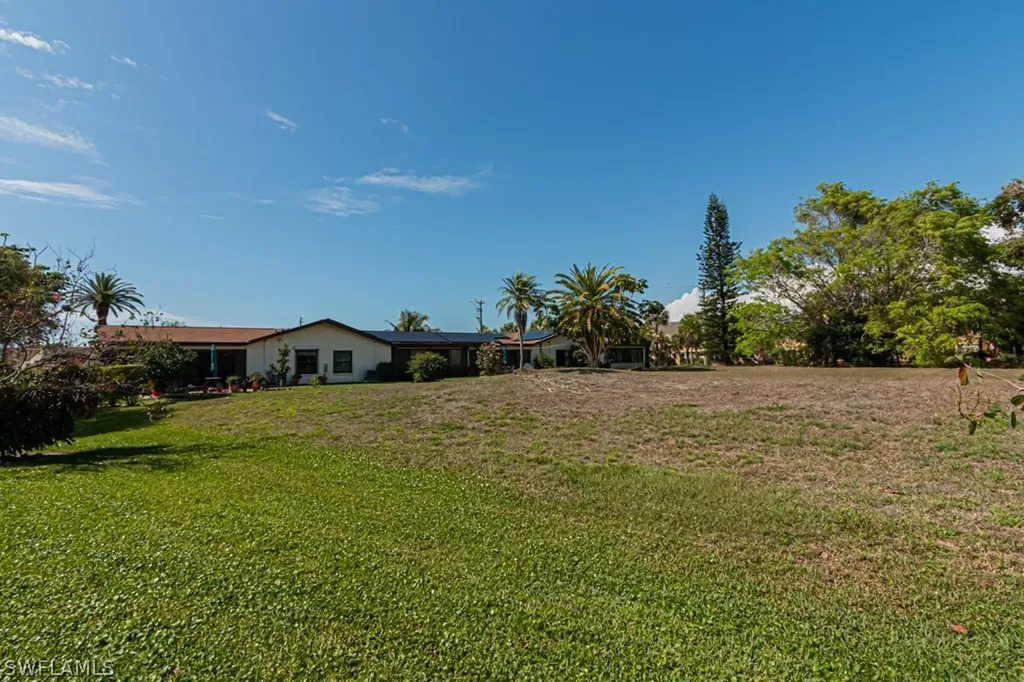 187 Round Key Circle Naples FL 34112