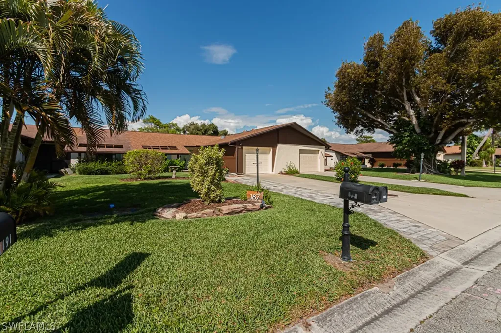 187 Round Key Circle Naples FL 34112