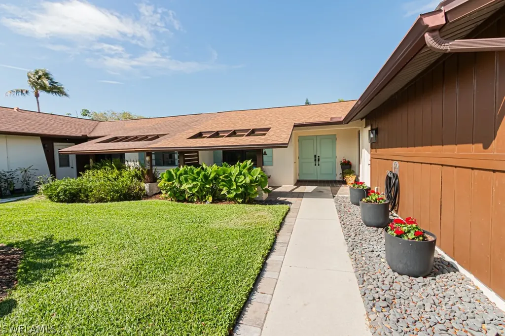 187 Round Key Circle Naples FL 34112
