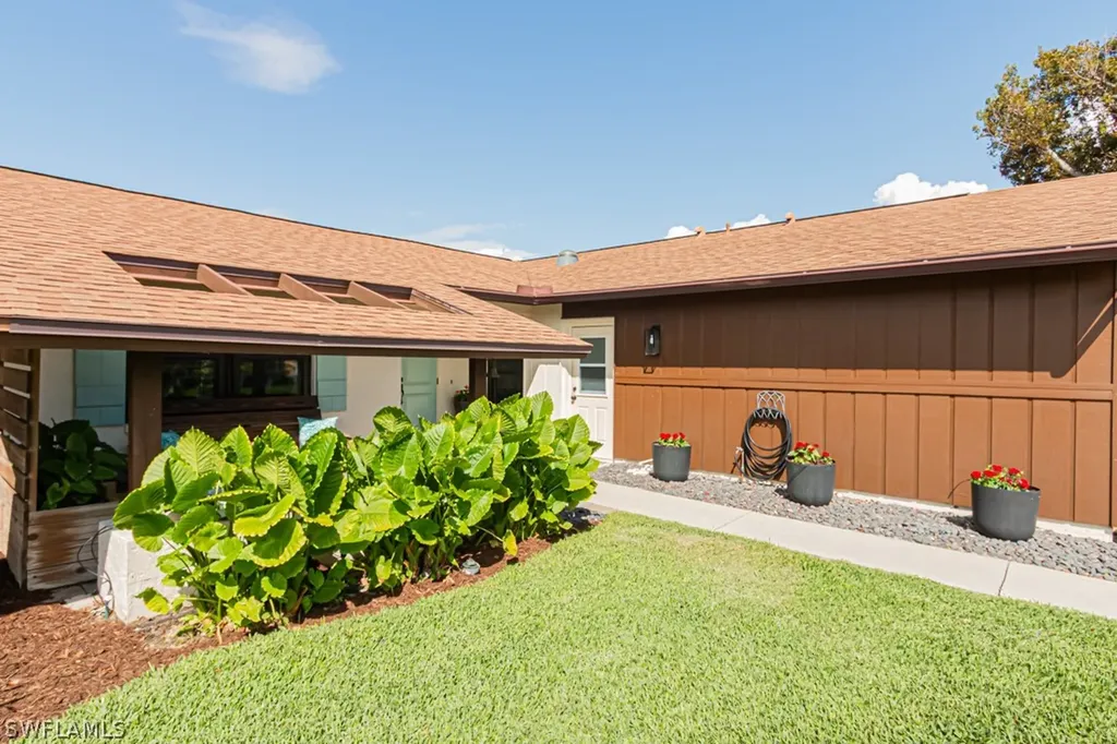 187 Round Key Circle Naples FL 34112