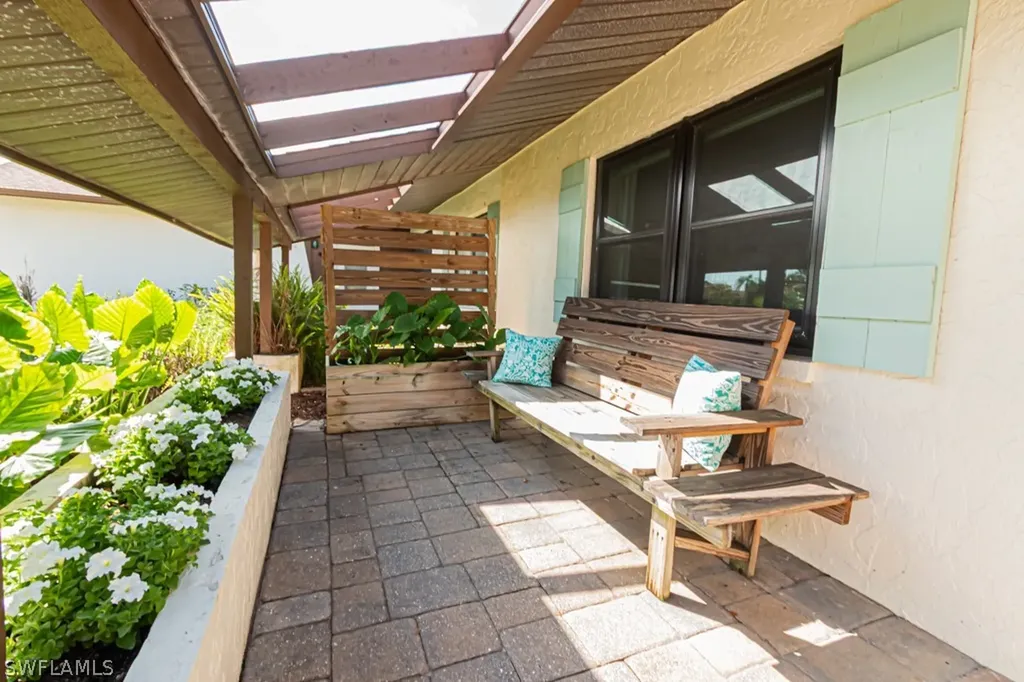 187 Round Key Circle Naples FL 34112
