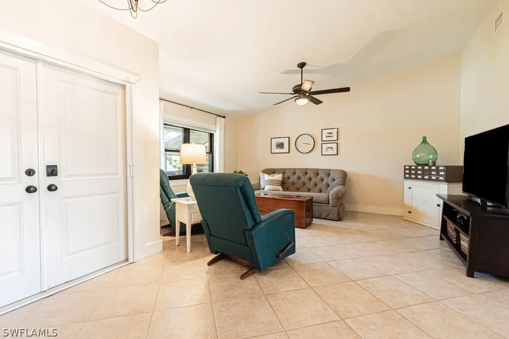 187 Round Key Circle Naples FL 34112