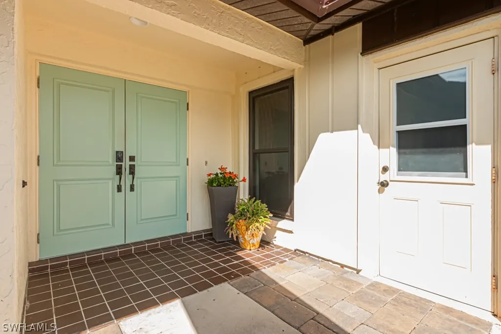 187 Round Key Circle Naples FL 34112