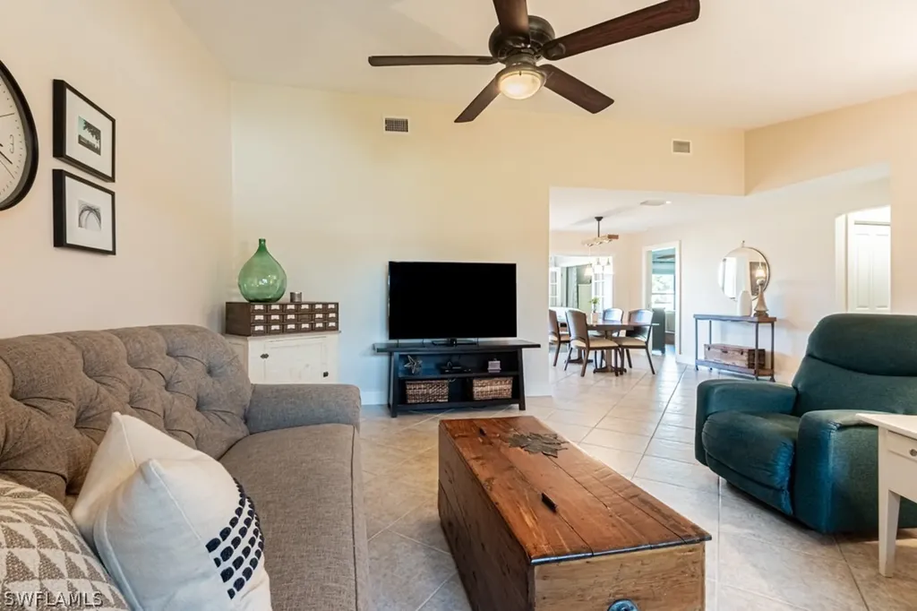 187 Round Key Circle Naples FL 34112