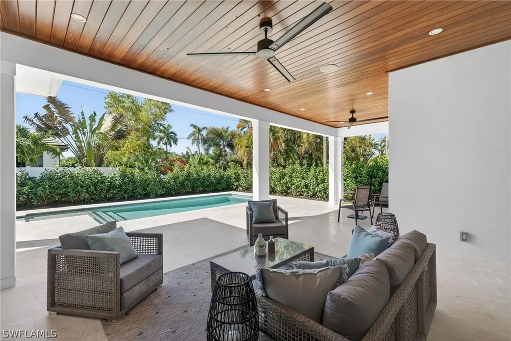 766 95th Avenue N Naples FL 34108