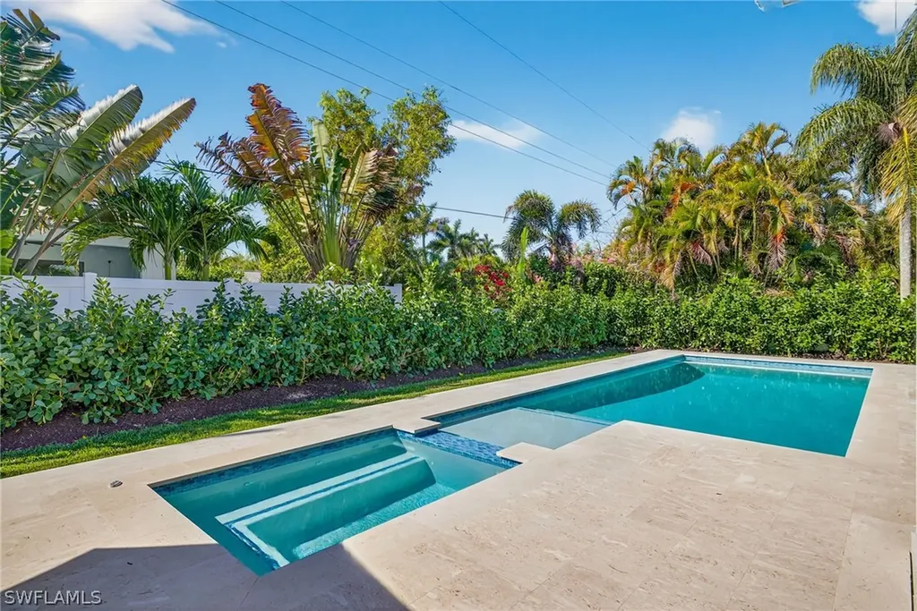766 95th Avenue N Naples FL 34108