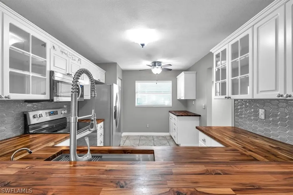 716 Landover Circle Naples FL 34104