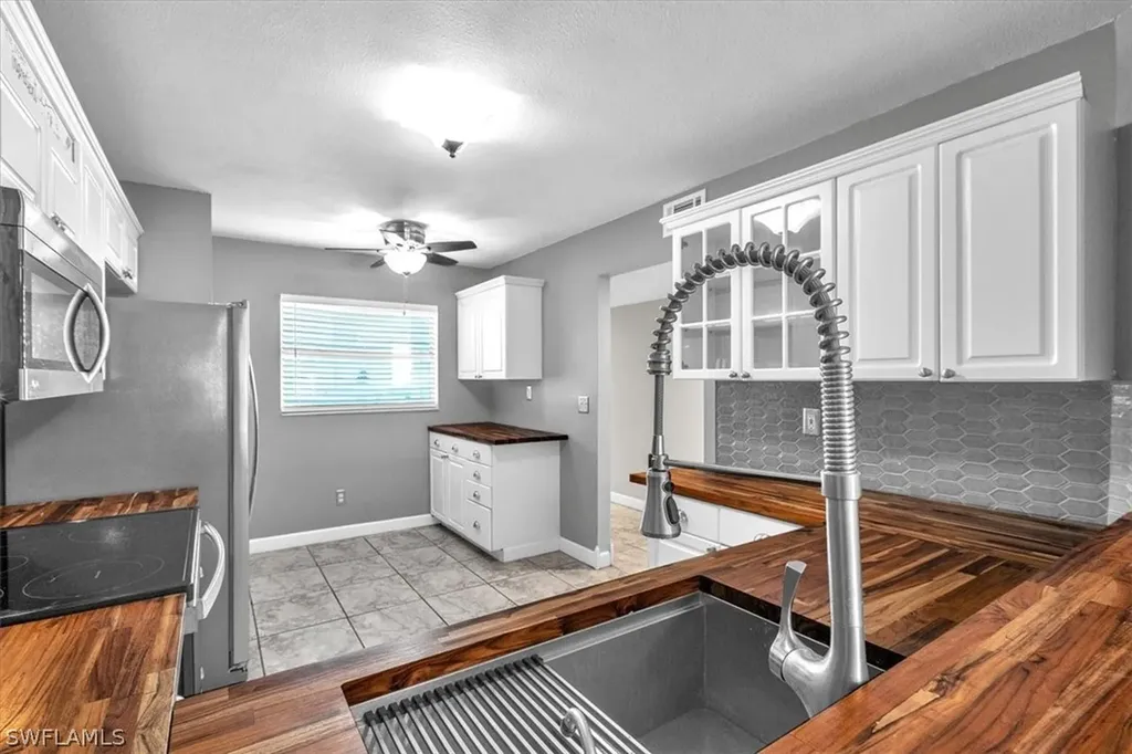 716 Landover Circle Naples FL 34104