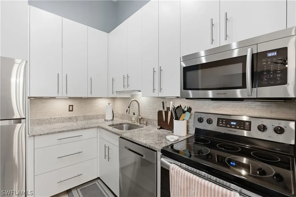 Fort Myers FL, 14861 Summerlin Woods Drive, Unit 6