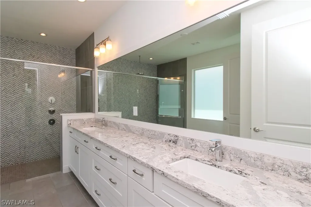 9241 Cayman Drive Naples FL 34114