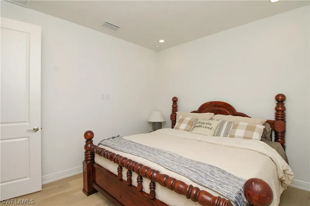 9241 Cayman Drive Naples FL 34114