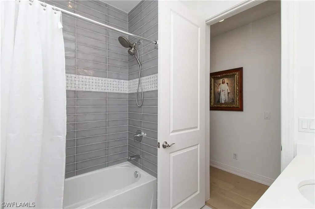 9241 Cayman Drive Naples FL 34114