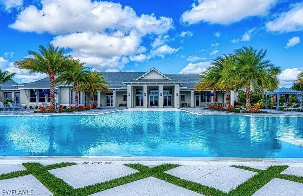 9241 Cayman Drive Naples FL 34114