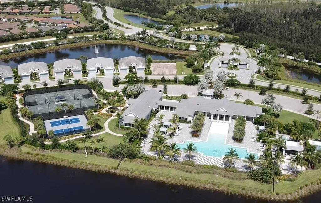 9241 Cayman Drive Naples FL 34114