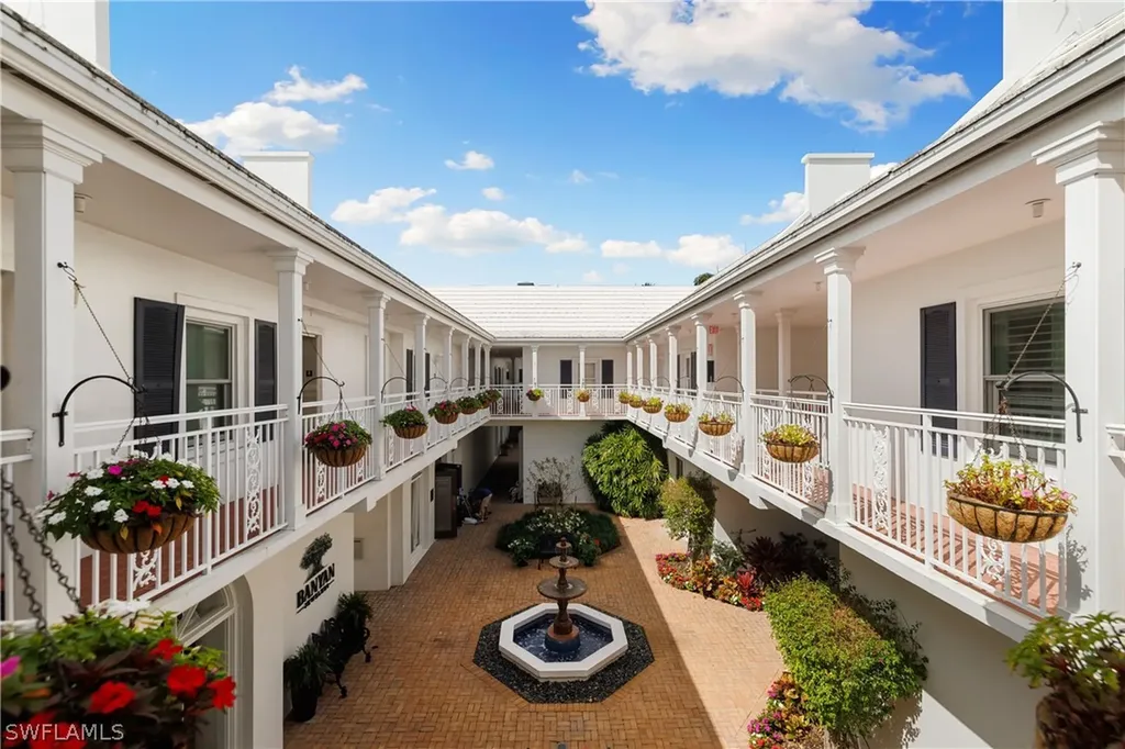 292 14th Avenue S Naples FL 34102