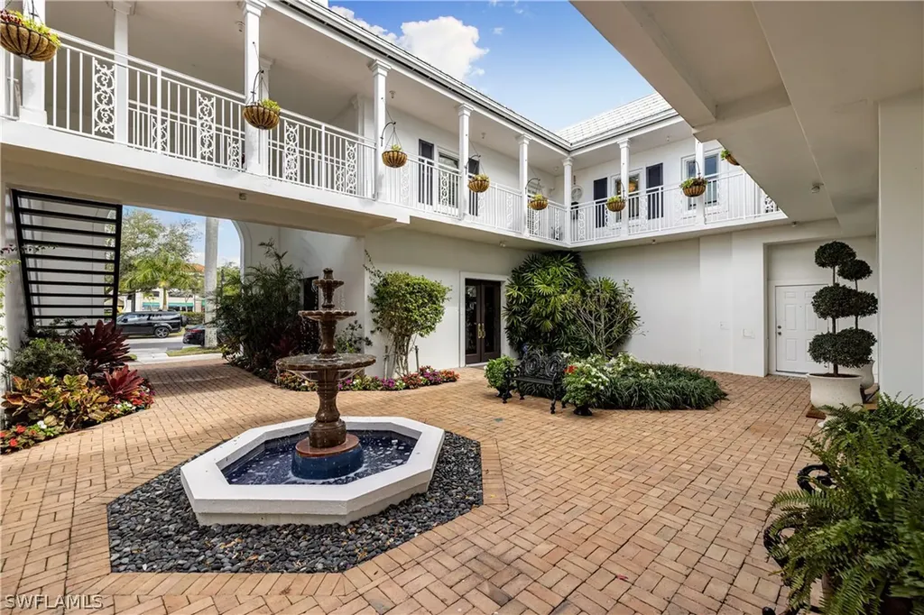 292 14th Avenue S Naples FL 34102