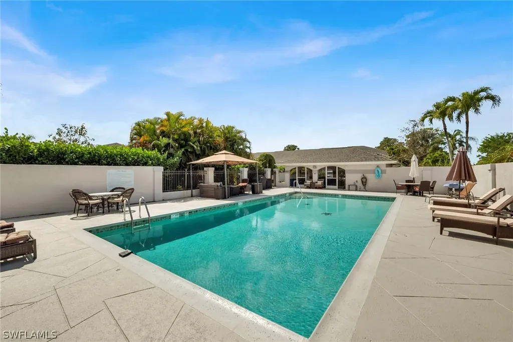 4261 Shetland Court Naples FL 34112